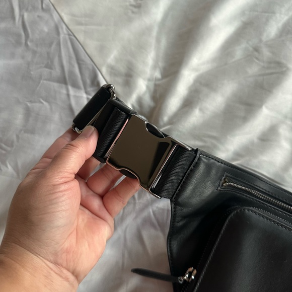 Stella McCartney BUM leather bag. NEW comes with dust bag and tag. - Picture 4 of 11